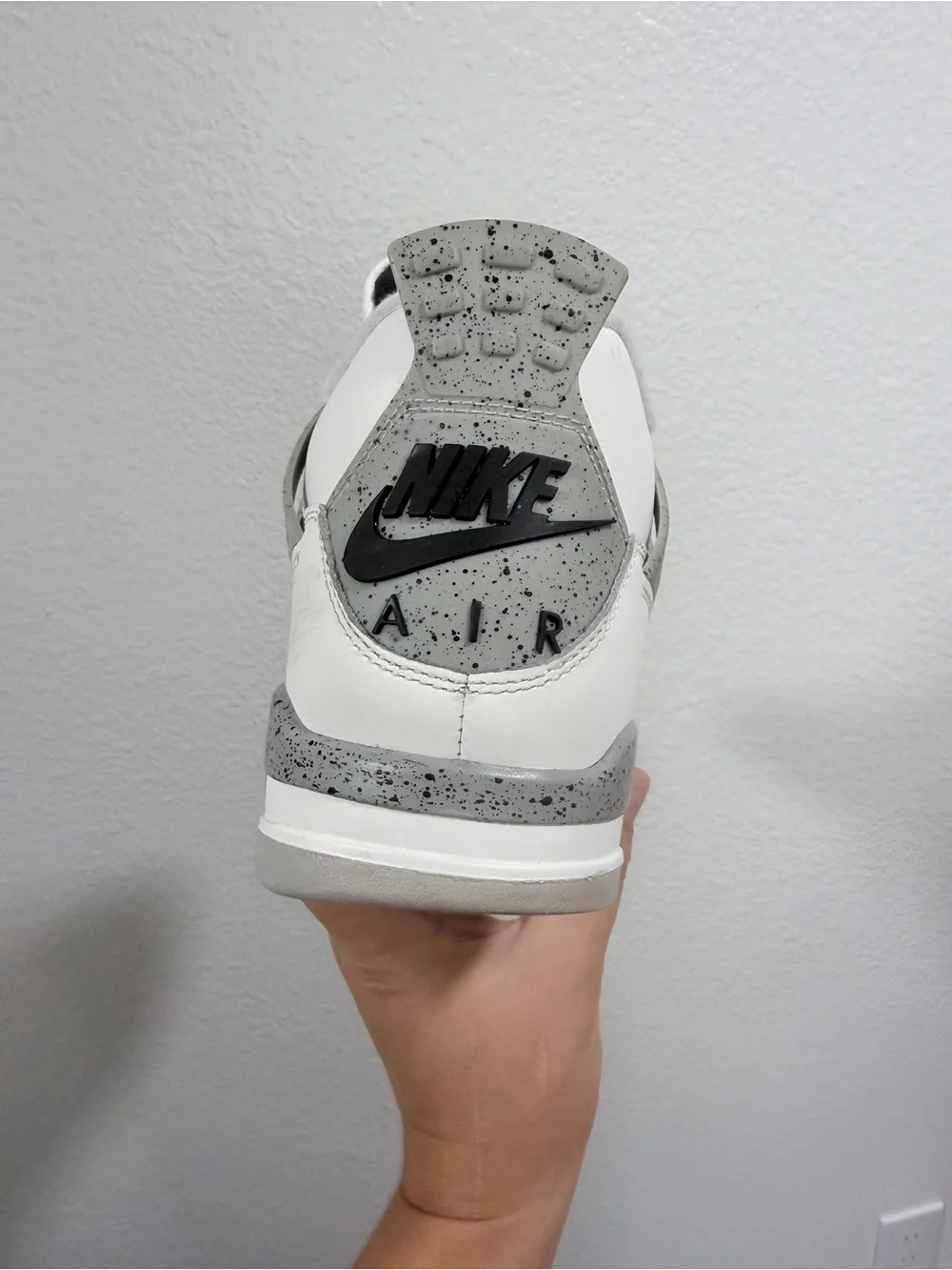 Jordan retro 4 white cement